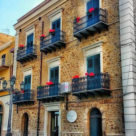 부테라 Il Portico Dei Normanni B&B 외부 사진