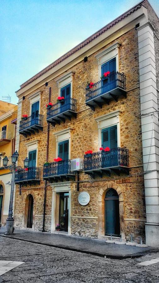 부테라 Il Portico Dei Normanni B&B 외부 사진